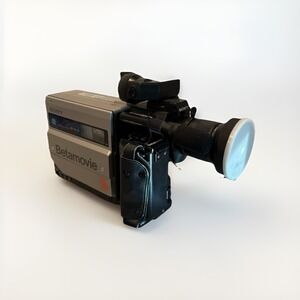 Sony Betamovie BMC-110 Camcorder Hard case, AC adapter/charger, Tape, Batteries